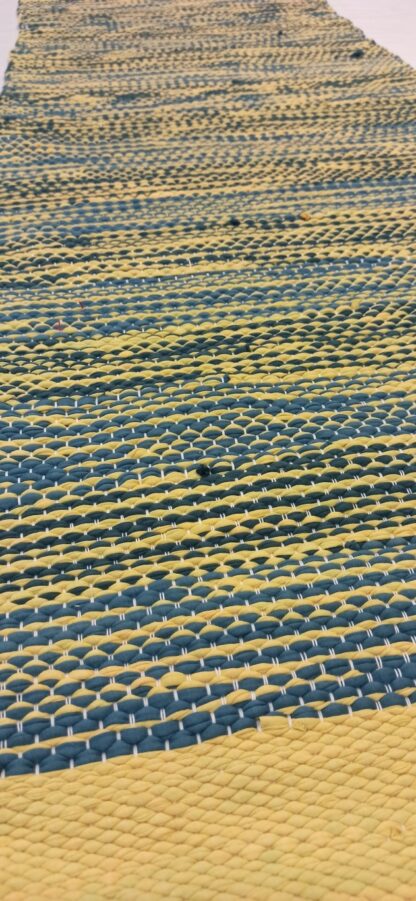 Puuvillane siniste ja kollaste triipudega narmastega kaltsuvaip