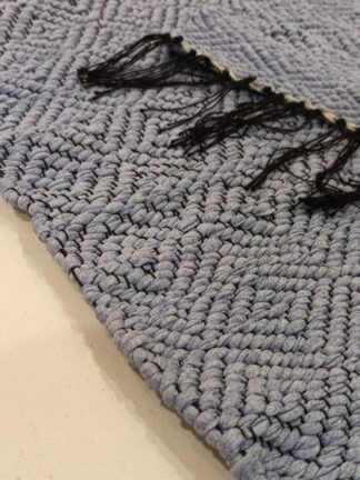 Rombimustriga sinakas toonis puuvillane kaltsuvaip