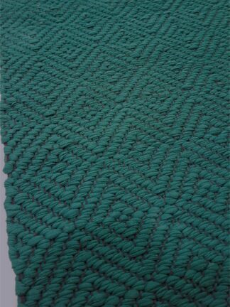 Tumeroheline rombimustriga puuvillane kaltsuvaip