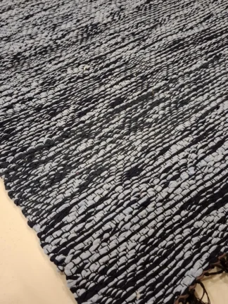 Kaltsuvaip hele- ja tumesiniste triipudega, tumedad narmad