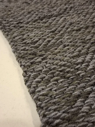 Villane kaltsuvaip pruunides ja hallides toonides